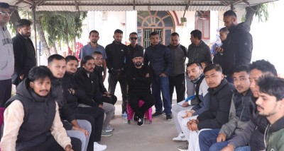  बालेन्द्र शाह बिहानैदेखि झापाका मतदातासँग भेटघाटमा व्यस्त 